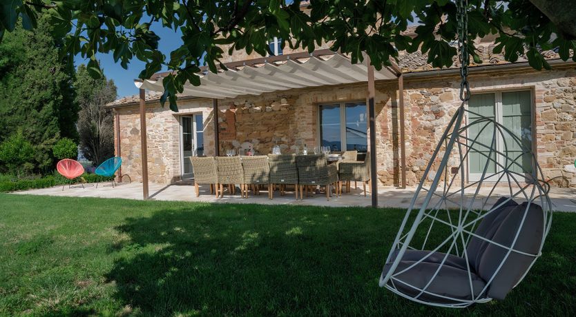 Photo of The White Vine