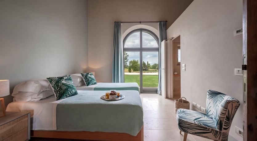 Photo of The White Vine