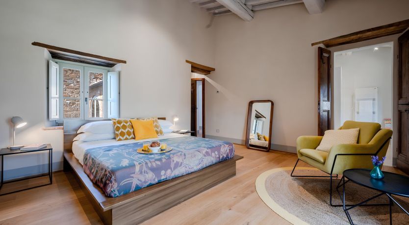 Photo of The White Vine