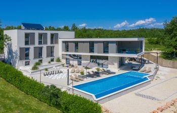 Tranquil Horizon Holiday Home