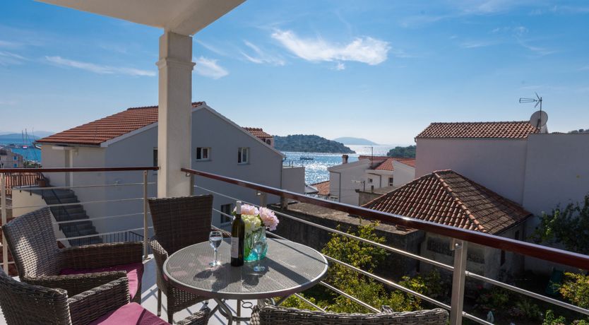 Photo of Plum & White