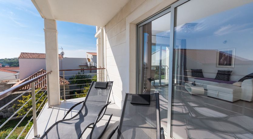 Photo of Plum & White