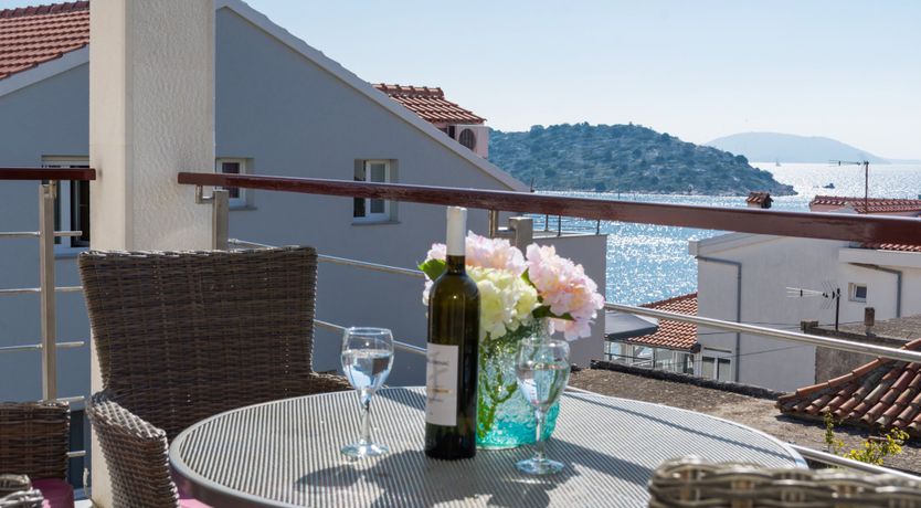 Photo of Plum & White