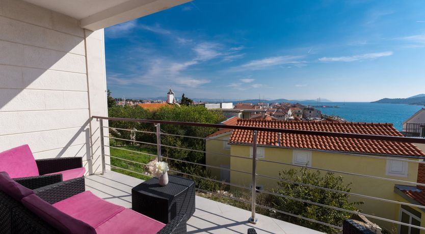 Photo of Plum & White