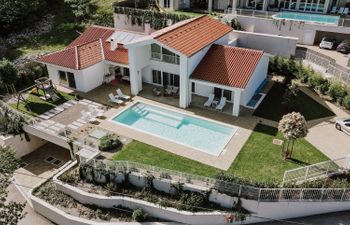 The Coast Line Holiday Home