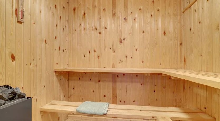 Photo of "Glum" - 300m from the sea