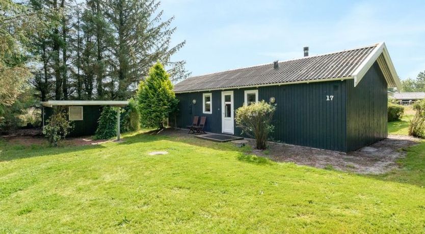 Photo of "Glum" - 300m from the sea