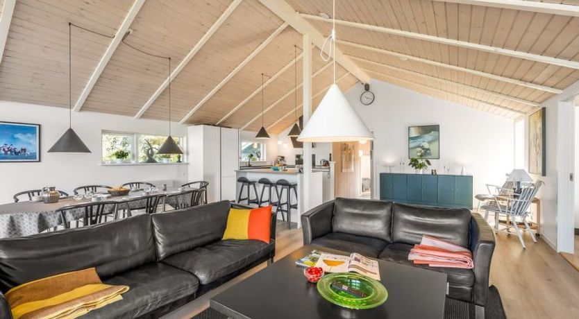 Photo of "Elna" - 400m from the sea