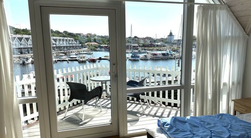 Photo of "Otis" - 10m from the sea