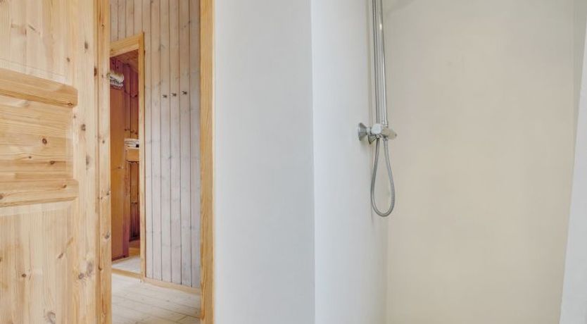 Photo of "Mylius" - 100m from the sea