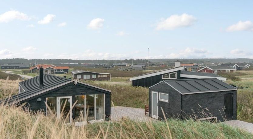 Photo of "Mylius" - 100m from the sea