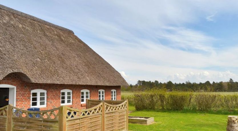 Photo of "Naili" - 3.1km from the sea