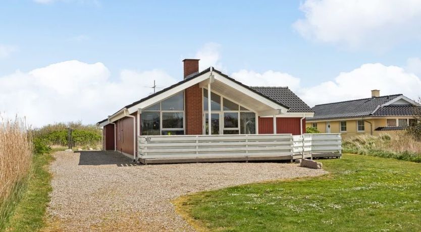 Photo of "Hermandine" - 700m from the sea