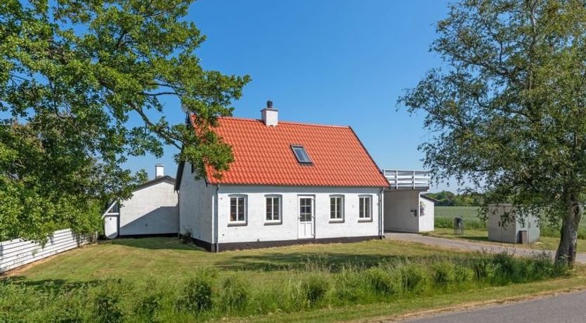 Photo of "Nilia" - 3.5km from the sea