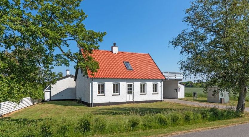 Photo of "Nilia" - 3.5km from the sea