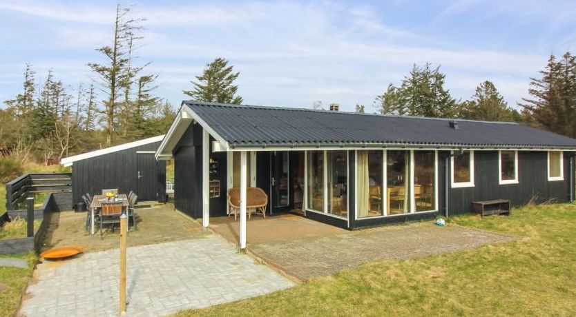 Photo of "Nestori" - 950m from the sea