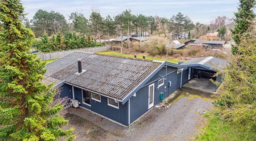 Photo of "Linda" - 600m from the sea