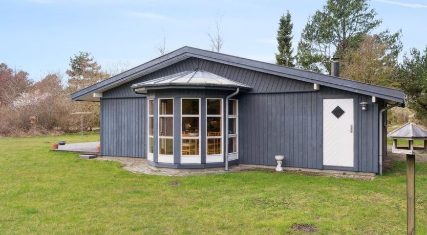 Photo of "Linda" - 600m from the sea