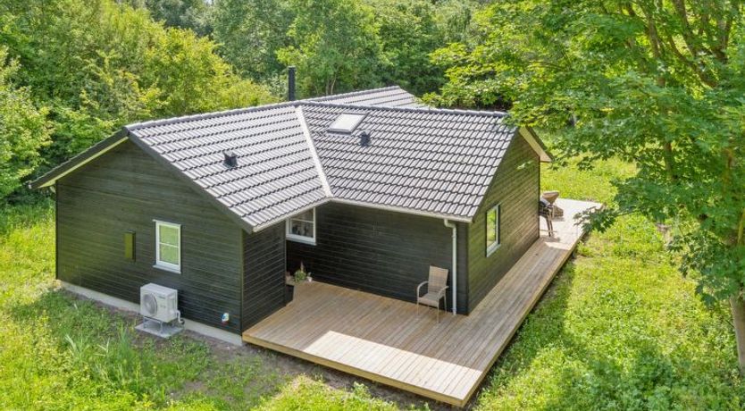 Photo of "Jonnhild" - 450m from the sea