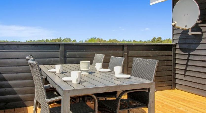 Photo of "Elenore" - 900m from the sea