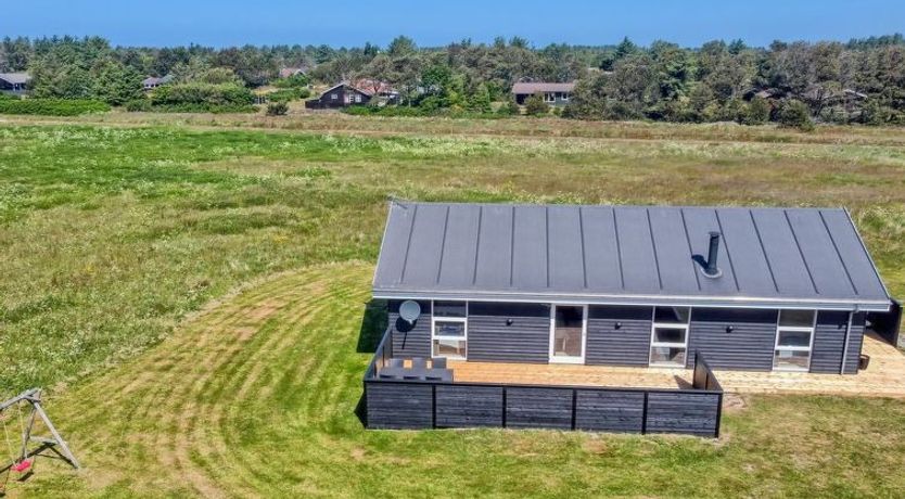 Photo of "Elenore" - 900m from the sea