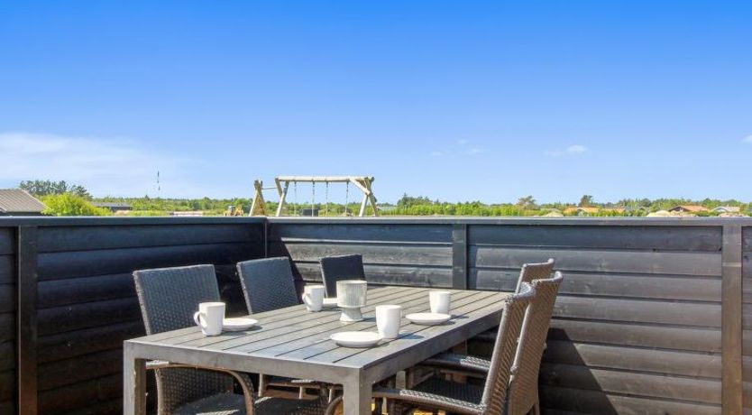 Photo of "Elenore" - 900m from the sea