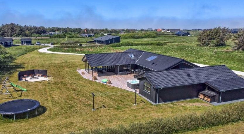 Photo of "Amitola" - 700m from the sea