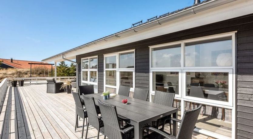 Photo of "Karen" - 900m from the sea