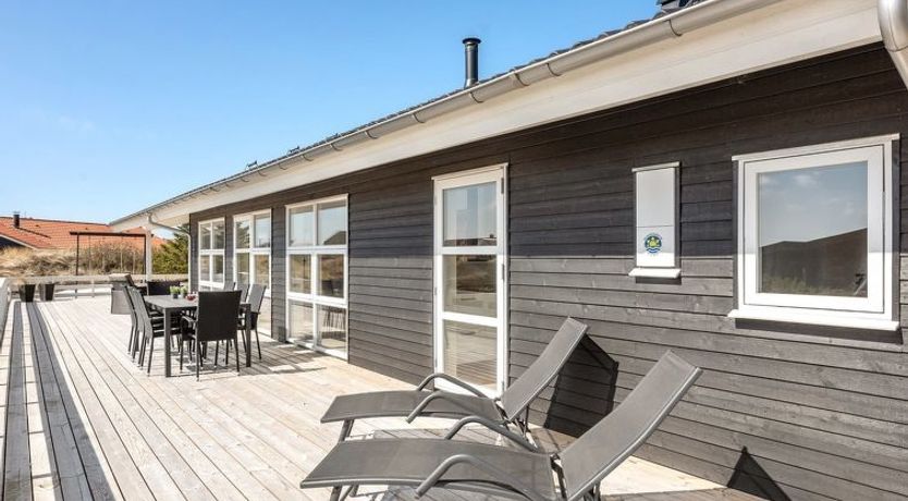 Photo of "Karen" - 900m from the sea