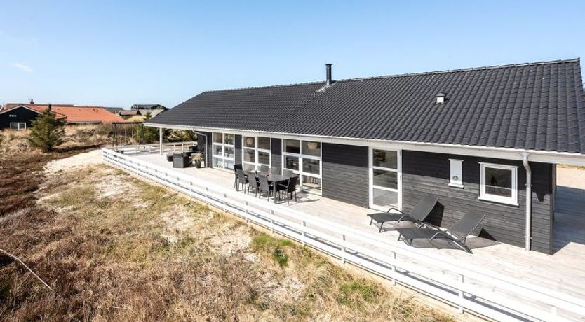 Photo of "Karen" - 900m from the sea