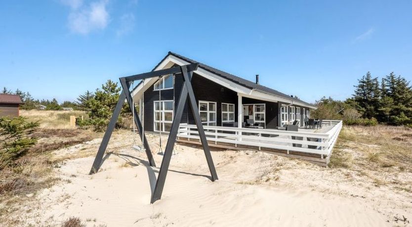 Photo of "Karen" - 900m from the sea