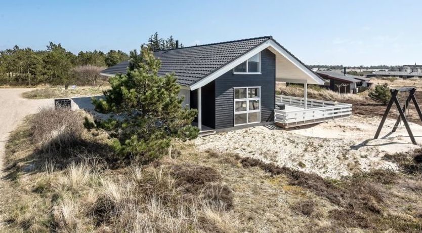 Photo of "Karen" - 900m from the sea