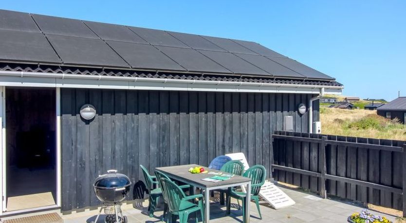 Photo of "Mano" - 200m from the sea