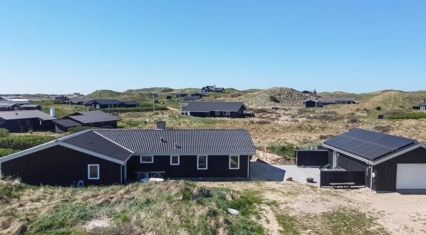 Photo of "Mano" - 200m from the sea