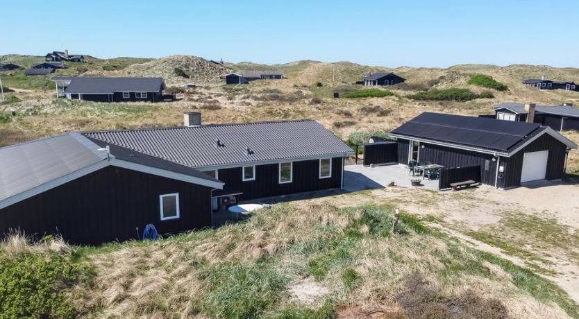 Photo of "Mano" - 200m from the sea