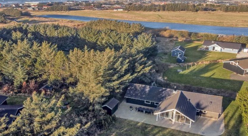 Photo of "Synnöve" - 550m from the sea