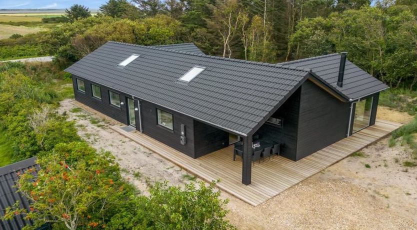 Photo of "Edmond" - 995m from the sea