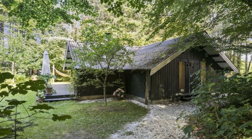 Photo of "Iskra" - 900m from the sea