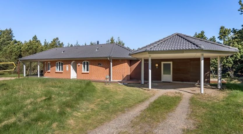 Photo of "Agusta" - 1.1km from the sea