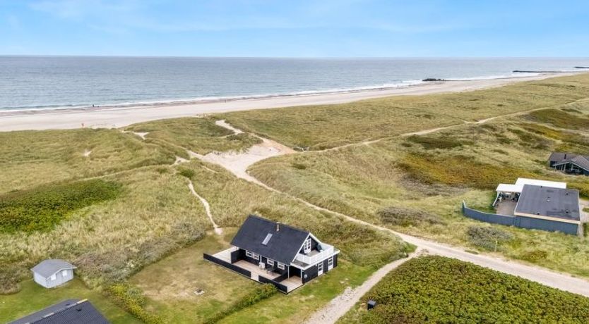 Photo of "Amandus" - 100m from the sea