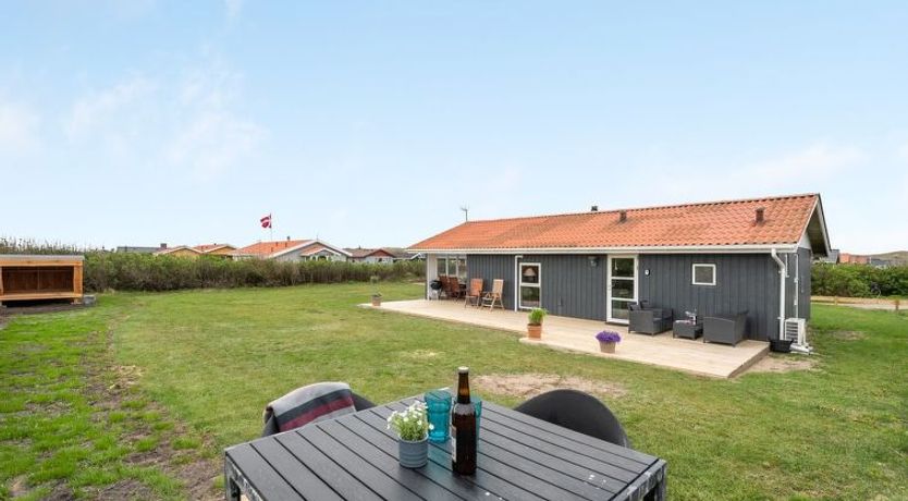 Photo of "Thamara" - 350m from the sea