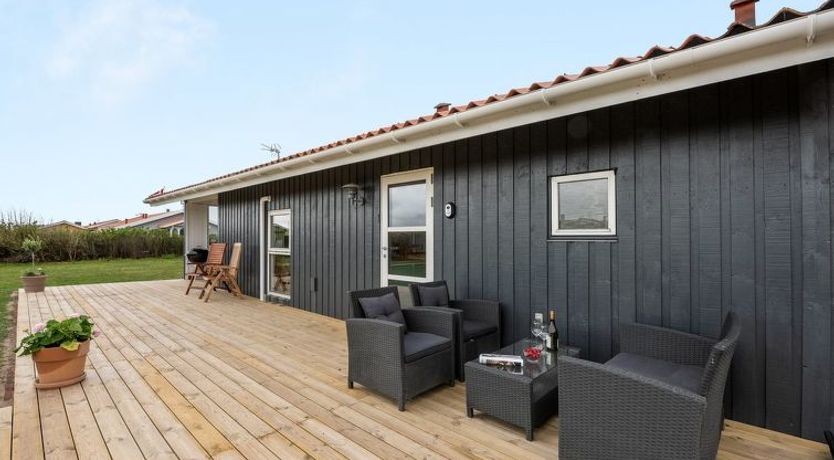 Photo of "Thamara" - 350m from the sea