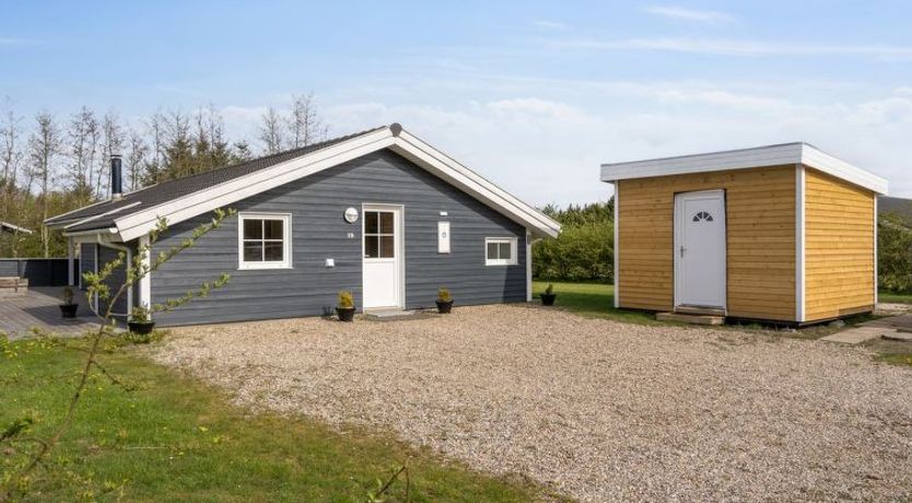 Photo of "Tinka" - 1.2km to the fjord