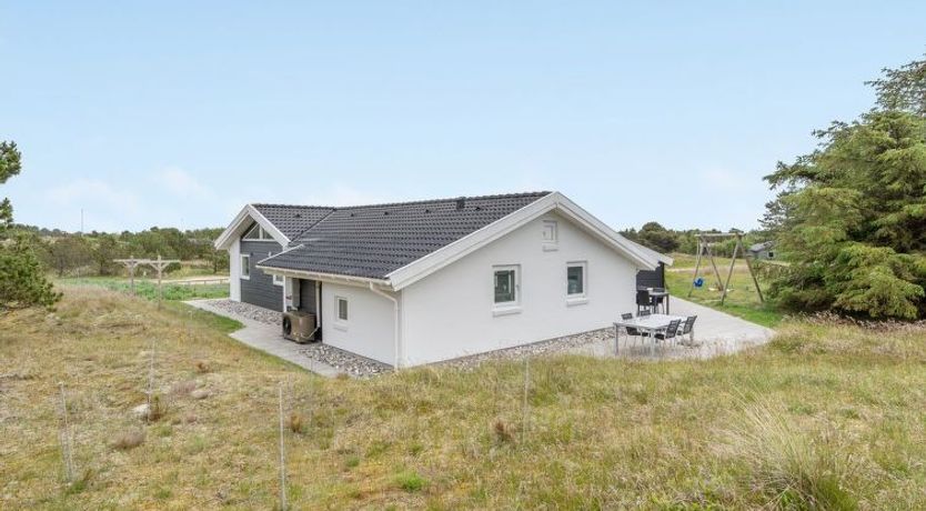 Photo of "Alli" - 800m from the sea