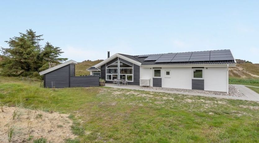 Photo of "Alli" - 800m from the sea