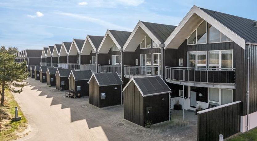 Photo of "Oliver" - 600m from the sea