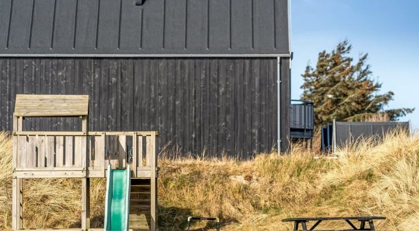 Photo of "Oliver" - 600m from the sea