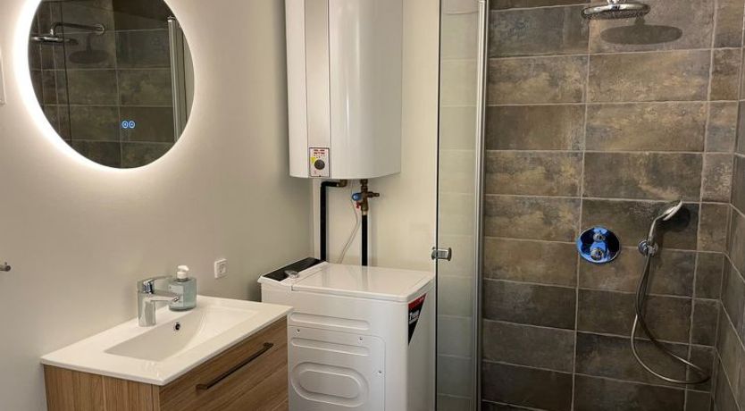 Photo of "Roar" - 500m from the sea