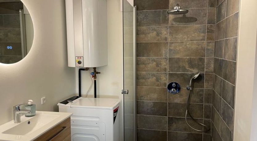 Photo of "Roar" - 500m from the sea