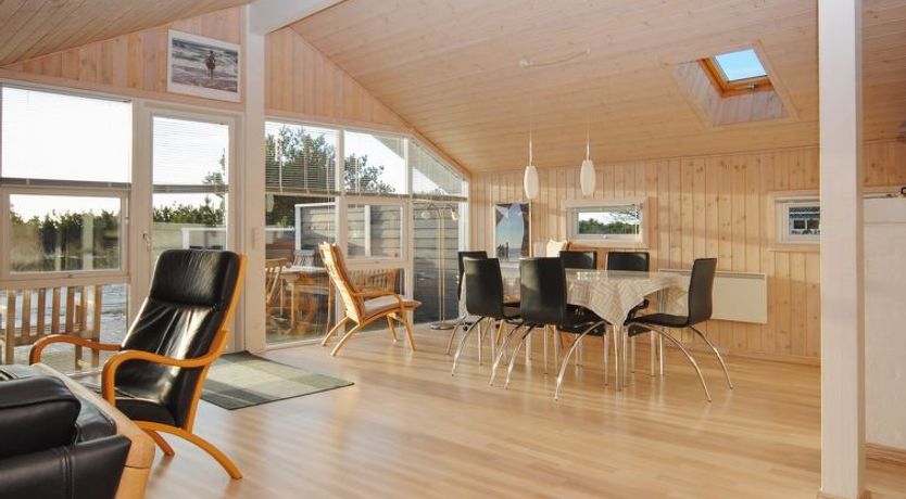 Photo of "Laurentia" - 800m from the sea